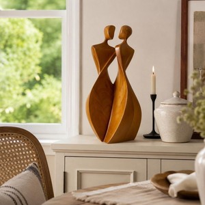 Sculpture artisanale en bois représentant des figures amoureuses, décoration artistique contemporaine pour table, salon, thème mariage - Product Image 4
