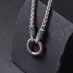 Collier pendentif runes vikings pour homme en acier inoxydable, chaîne nordique avec fermoir à anneau en O, garantie 1 an, personnalisable OEM - Product Image 6