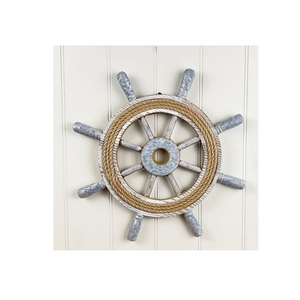 Rueda de Barco de Madera, Decoración de Pared Inspirada en un Capitán, Diseñada para Aportar Aventura Costera y Estilo Náutico Atemporal a la Decoración del Hogar - Product Image 1