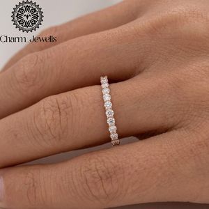Bague de fiançailles classique pour femme en moissanite taille coussin, en argent sterling et plaqué or, sertie à griffes, avec pavé - Product Image 1