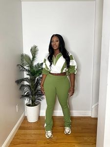 Ensemble de survêtement streetwear 2 pièces pour femme : veste coupe-vent courte et pantalon taille haute à jambes larges - Product Image 5