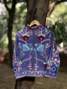 Blouson en velours brodé vintage pour femme avec motif floral Suzani, longueur standard, vêtement d'extérieur écologique pour l'hiver - Product Image 3