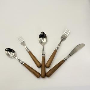 Juego de Cubiertos de Acero Inoxidable de Alta Calidad, 5 Piezas, con Mango de Madera, Acabado Espejo, para Hogar, Hotel y Restaurante - Product Image 4