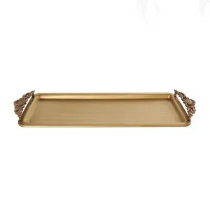Bandeja Decorativa de Lujo con Diseño Sofisticado, Bandeja Decorativa Artesanal de Metal Chapado en Oro con Patrón Vertical - Product Image 2