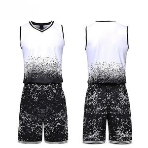 Nouvel uniforme de basket-ball personnalisé pour une performance optimale avec nom et numéro d'équipe personnalisés, maillot à manches courtes et short - Product Image 1