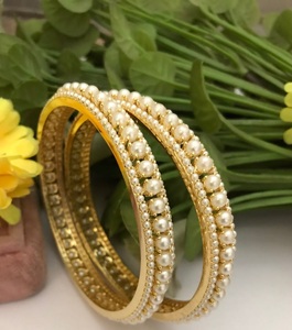 กำไลสองชิ้นไข่มุกเทียมชุบทองทองเหลืองคุณภาพดีเยี่ยมสำหรับงานแต่งงาน - Product Image 1