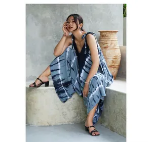 Combinaison Bohème Bleue Tie-Dye pour Femme, Sans Manches, Col en V, Coupe Ample et Fluide, Style Kaftan, Jambes Larges, Tenue de Plage - Product Image 1