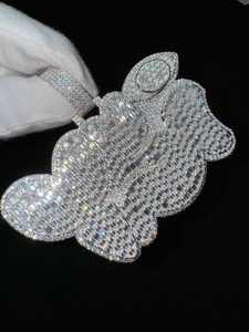 จี้เพชรโมอิสซาไนต์แบบกำหนดเอง VVS พร้อมสร้อยคอเงินแท้ 925 ประดับเพชรแบบ Iced Diamond สำหรับผู้ชาย สไตล์ฮิปฮอป พร้อมจี้ตัวอักษรชื่อ  ผ่านการทดสอบเพชร - Product Image 2