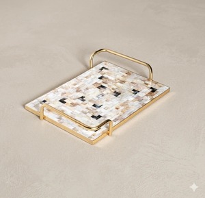Bandeja Decorativa Rectangular Estilo Art Deco con Asas Doradas y Patrón Geométrico, Móvil - Product Image 1