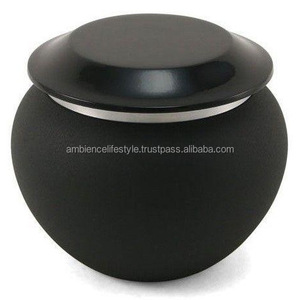 Urne funéraire en aluminium moulé faite à la main, urne funéraire commémorative pour animaux de compagnie pour chiens et chats cendres par Ambience Lifestyle - Product Image 5