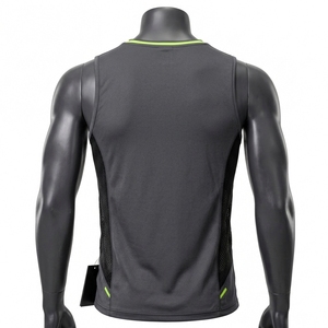 Débardeur de sport pour homme à capuche, col rond, en polyester écologique, anti-humidité, léger, respirant, coupe flexible, pour l'entraînement - Product Image 2