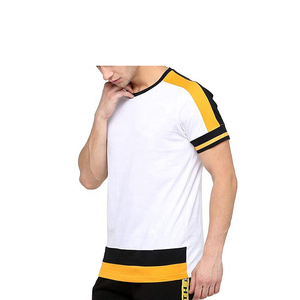 Camiseta Blanca de Manga Corta para Hombre con Cuello Redondo y Ribete en Amarillo y Negro, Corte Regular, Estilo Casual, Tejido de Punto, Color Sólido - Product Image 2