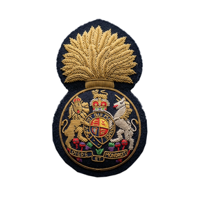 Écusson brodé sur mesure pour club, badge en tissu à coudre, design circulaire de luxe pour vêtement, broderie personnalisée - Product Image 1
