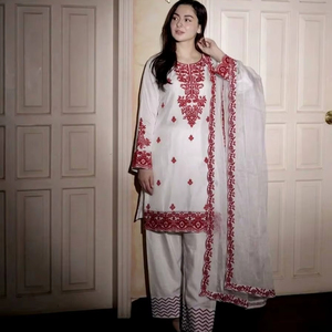 คอลเลคชั่นใหม่ ชุดคุรตะผ้าเรยอนคอตตอนสำหรับผู้หญิง ดีไซน์เนอร์แบรนด์ พร้อมกางเกงฟาร์ชีปาลาซโซและผ้าคลุมไหล่ - Product Image 1