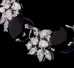 ชุดสร้อยคอไพลินและเพชร มิดไนท์ บลูม - Product Image 2