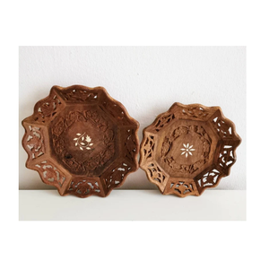 Bol de service en bois sculpté à la main avec motif de feuille - Product Image 3