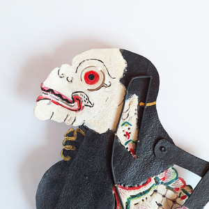 Marionnette de l'ombre Wayang Kulit Gareng en cuir indonésien artisanal, décoration de table traditionnelle javanaise, objet d'art ethnique - Product Image 3