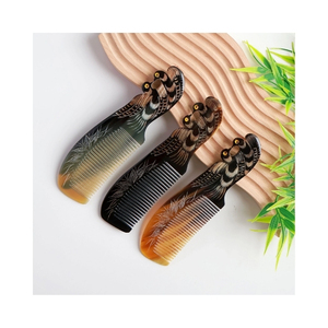 Peine de cuerno de búfalo de venta rápida para un aseo suave de la barba y un conjunto de suministros de mantenimiento personal fiable y duradero - Product Image 5