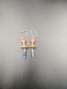 Pendientes de Aro Minimalistas Amaira Jewels, Chapados en Oro, con Perlas de Agua Salada, Diseño para Parejas, Corte Brillante, Color Azul Fantasía, Regalo para Fiesta - Product Image 3