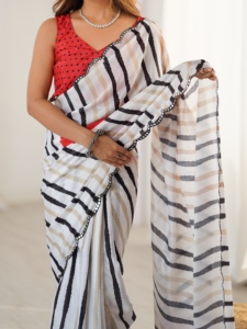 Hermoso Saree de Chinnon con Estampado Floral y Bordado de Espejo, con Blusa Sin Coser, para Mujer - Product Image 2