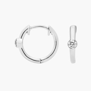 Boucles d'oreilles créoles minimalistes solitaires en or 10K avec diamant de laboratoire serti clos, 0,20 carat au total, certifié IGI D VVS2, tendance pour mariage - Product Image 2
