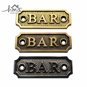 Letrero de Latón Vintage para Puerta de Bar, Placa Decorativa de Pared Estilo Antiguo, Letrero Retro de Latón para Nombre de Bar o Pub - Product Image 1