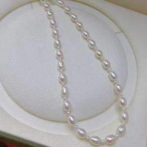 สร้อยคอมุกน้ำจืดธรรมชาติ 7 มม. แบบผีเสื้อ จากโรงงานผลิตมุกจูจี้ ขายส่งแบบชิ้นเดียว พร้อมบริการดรอปชิป - Product Image 1