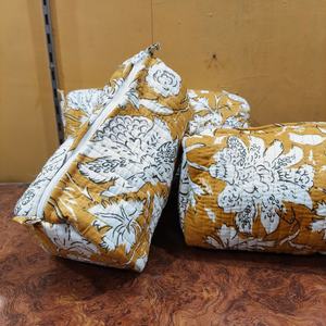 Juego de 3 Bolsas de Maquillaje Rectangulares Grandes para Mujer, Diseño Acolchado, Cierre de Cremallera Ecológico de Algodón, Resistentes al Agua - Product Image 3