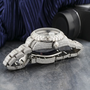 นาฬิกาโมอิสซาไนต์หรูหราประดับเพชรเต็มหน้าปัดสีเงิน ตัวเลขโรมัน สไตล์ฮิปฮอป ดีไซน์แบบเพชรเต็มเรือน นาฬิกาข้อมือสุดโดดเด่น - Product Image 4