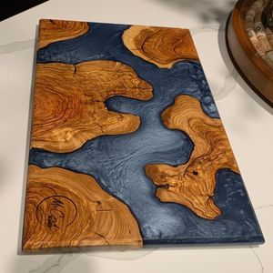 Planche à découper en résine de designer pour servir les aliments, planche à découper en bois naturel et époxy pour accessoires de cuisine - Product Image 3