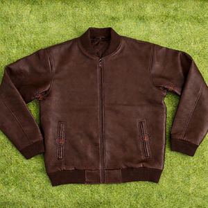 Chaqueta bomber varsity de cuero genuino de vaca para hombre y mujer, chaqueta varsity con cremallera de cuero, cálida para el invierno, estilo urbano, directo de fábrica. - Product Image 1