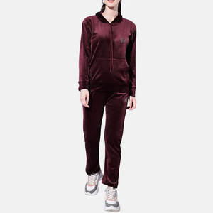 Ensemble de survêtement en velours pour femme avec strass personnalisés OEM, comprenant un sweat à capuche court et un pantalon évasé, ensemble de jogging deux pièces pour femme, tenue décontractée - Product Image 1