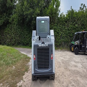 Cargadora compacta Takeuchi TL8R2 eficiente con potente rendimiento hidráulico, lista para proyectos de construcción comercial. - Product Image 2