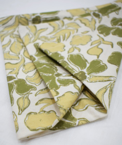 Green <b>Linen</b> <b>Table</b> Napkin Sustainable <b>Cloth</b> Napkins for Elegant <b>Table</b> Decor and Reuse - Product Image 1