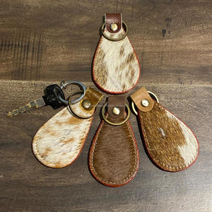 Vente la plus chaude porte-clés en cuir cheveux de vache sur porte-clés en cuir accessoires en cuir porte-clés mignons pour les femmes - Product Image 5
