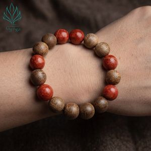 กำไลข้อมือไม้กฤษณาเวียดนาม ODM สุดฮิต รุ่น AL-SD-0064-12 สำหรับใช้ในชีวิตประจำวัน เพื่อความสงบ พร้อมลูกปัดปะการังสีแดง 6 เม็ด และลูกปัดไม้กฤษณาธรรมชาติ 11 เม็ด - Product Image 2