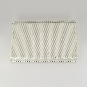 Plateau décoratif rectangulaire en métal avec motif géométrique et poignées, design moderne style ferme, pièce unique - Product Image 4