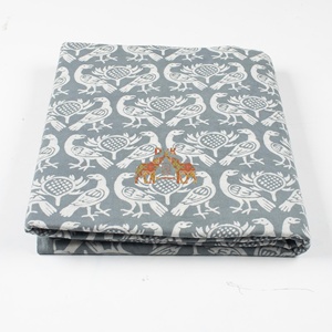 Nouveauté : Tissu kashish en coton imprimé à la main avec des motifs d'oiseaux pour vêtements et textiles de maison - Product Image 3