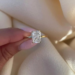 แหวนหมั้นเพชรเรืองแสงยาว14K สีเหลืองทองรัศมีที่ซ่อนอยู่ได้รับการรับรองจากผู้ผลิตทองที่เรียบง่าย3.30 CT - Product Image 6