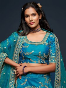 Ensemble de lehenga choli en soie brodée bleu turquoise de luxe avec dupatta, tenue de soirée Bollywood pour femmes - Product Image 2