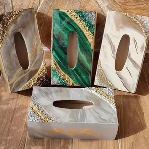Boîte à mouchoirs de luxe en résine tourbillonnée, également disponible en résine et résine époxy - Product Image 2