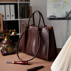Sacs fourre-tout en cuir véritable pour femmes, logo personnalisé, design de mode de haute qualité, fermeture ouverte/à glissière, couleurs personnalisées pour usage professionnel - Product Image 2