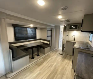 Camping-cars de luxe d'occasion 2023 2024 2025 2024 C-O-A-C-H-M-E-N RV V-I-K-I-N-G 272RLS DISPONIBLES - Product Image 4