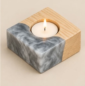 Porte-bougie unique en bois et résine pour une élégante décoration de table - Product Image 4