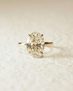 Anillo de Compromiso de Diamantes de Corte Ovalado de Lujo en Oro Blanco, Elegante Anillo de Diamantes Ovalado para Mujer, Joyería Fina para Aniversario de Bodas - Product Image 1