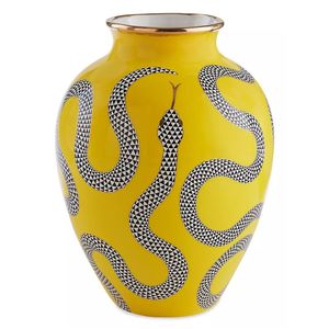 Vase décoratif moderne en métal jaune avec motif imprimé serpent, finition émail de luxe, pot à fleurs pour la décoration de la maison et du salon - Product Image 1