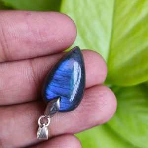 Pendentif en labradorite bleue, argent 925, bijoux en pierres précieuses faits à la main, labradorite naturelle, NIKHIL GEMS, vintage, fiançailles, vente en gros - Product Image 1