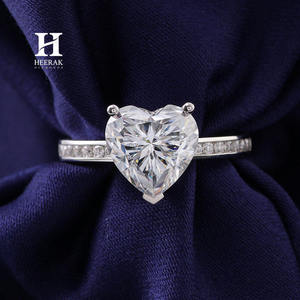 Anillo de Compromiso Romántico con Diamante Cultivado en Laboratorio de Corte Corazón de 2ct 3ct, Oro Blanco de 14K, Banda Pavé con Incrustaciones, Anillo de Boda con Forma de Corazón - Product Image 1