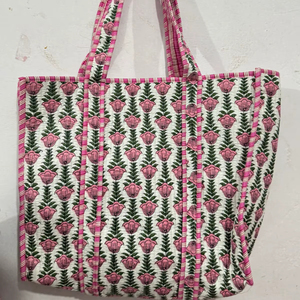 กระเป๋าโท้ทลายเรขาคณิตแบบควิลท์พิมพ์ลายด้วยมือพร้อมหูหิ้วริบบิ้น กระเป๋าผ้าฝ้ายพับได้ เป็นมิตรกับสิ่งแวดล้อม ใช้สะพายไหล่ - Product Image 1