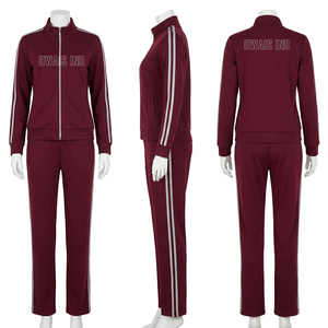 Conjunto deportivo de 2 piezas para mujer, color burdeos, con cuello alto, cremallera, manga larga, estampado de letras y pantalones a rayas. - Product Image 1